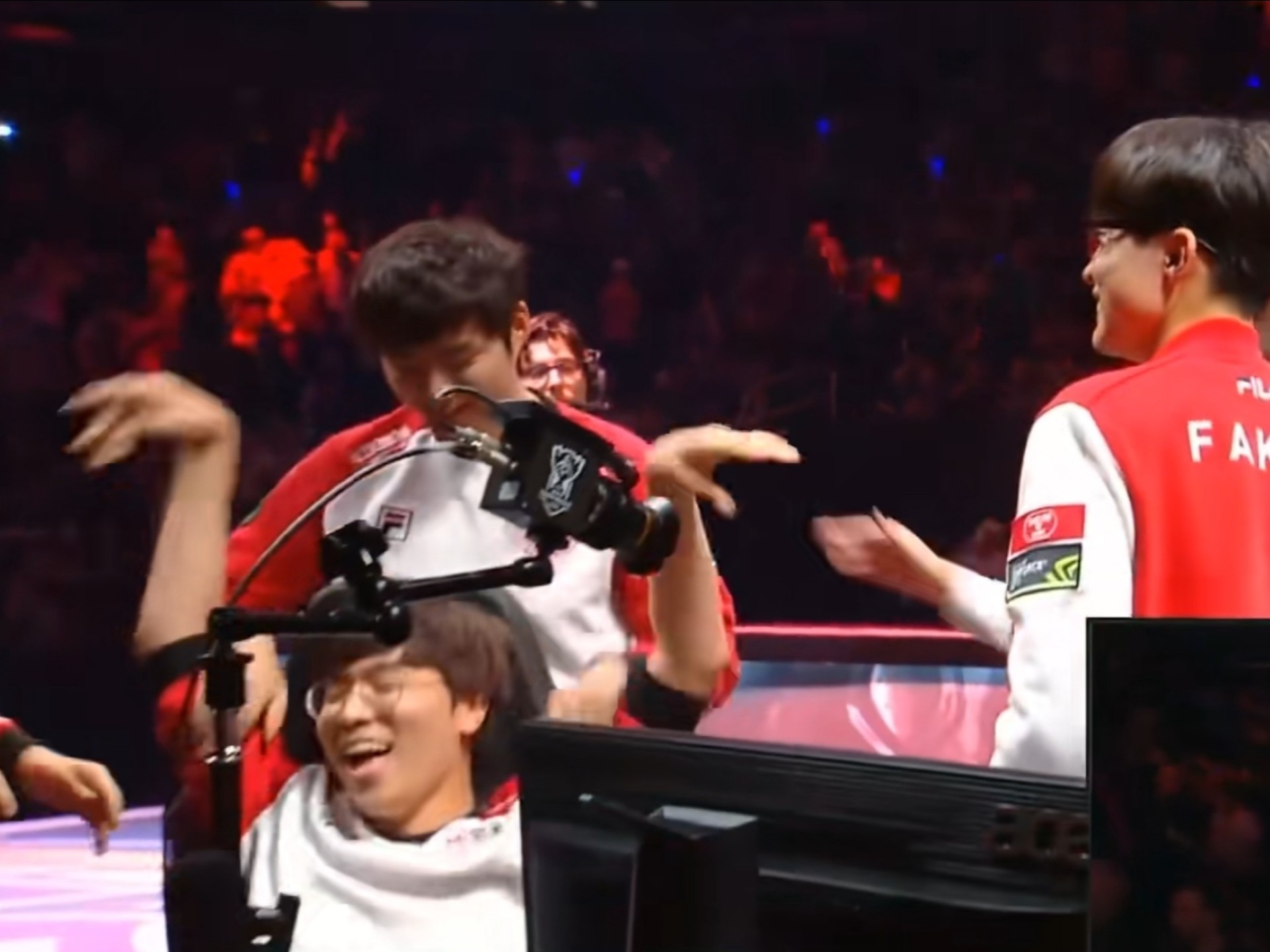 开云体育中国-100T横扫BLG，Faker完成史诗逆转鏖战多局淘汰赛，强势挺进下一轮的简单介绍