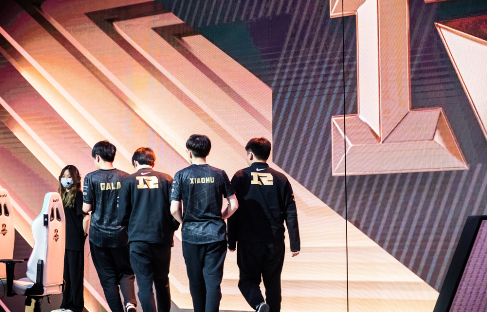 开云平台-RNG绝杀MAD，BDD拿下关键大龙宿命之战2025世界赛，强势挺进下一轮的简单介绍