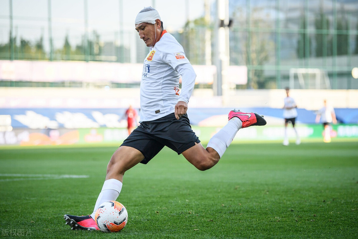 罗伯特-高登助攻创新高,领队战胜对手晋级半决赛!的简单介绍 罗伯特-高登助攻创新高,领队战胜对手晋级半决赛!的简单介绍