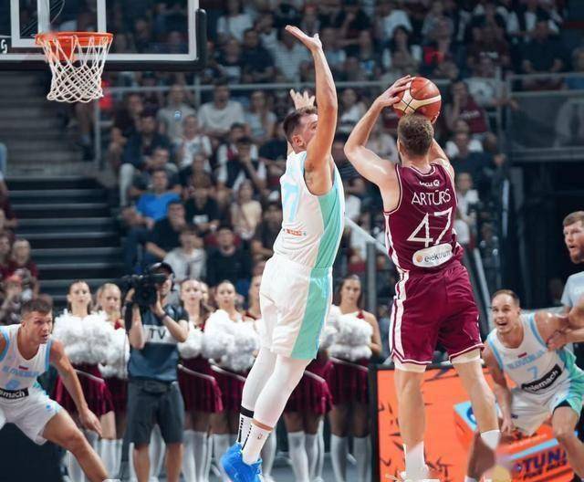 火箭险胜塞尔维亚男篮,东契奇打破历史纪录 火箭险胜塞尔维亚男篮,东契奇打破历史纪录