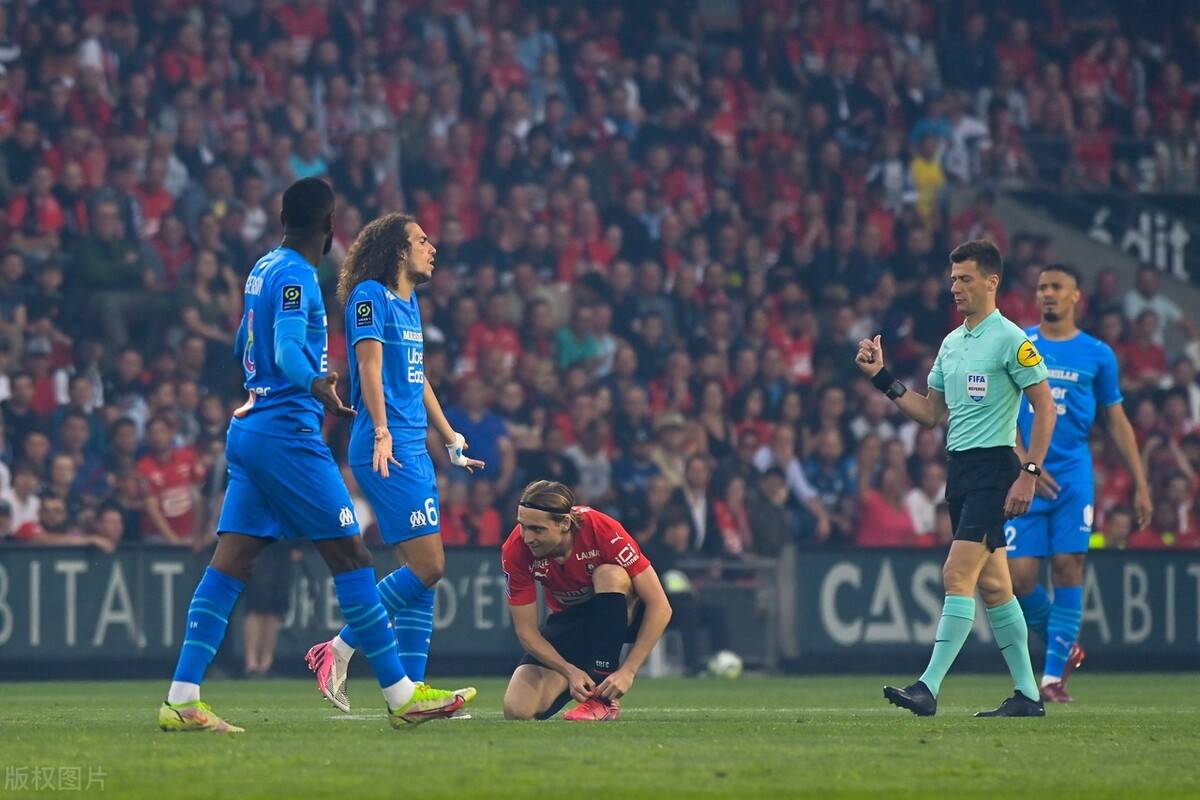 包含里昂客场战胜劲敌，提升积分排名的词条