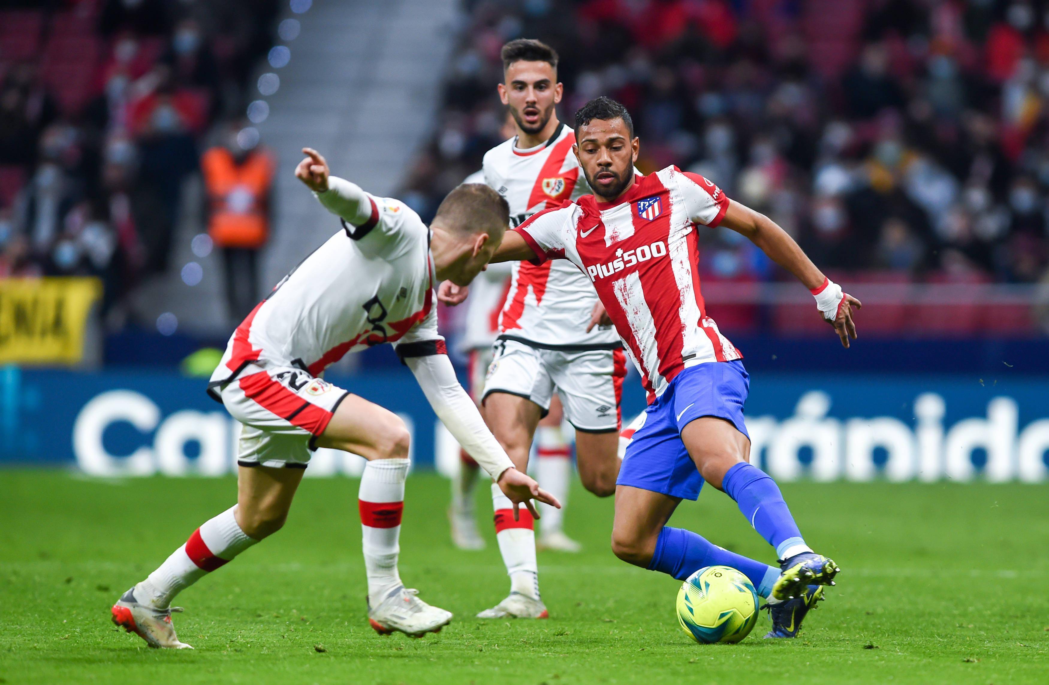 马德里竞技后防线失误连连,重创球队信心 马德里竞技后防线失误连连,重创球队信心