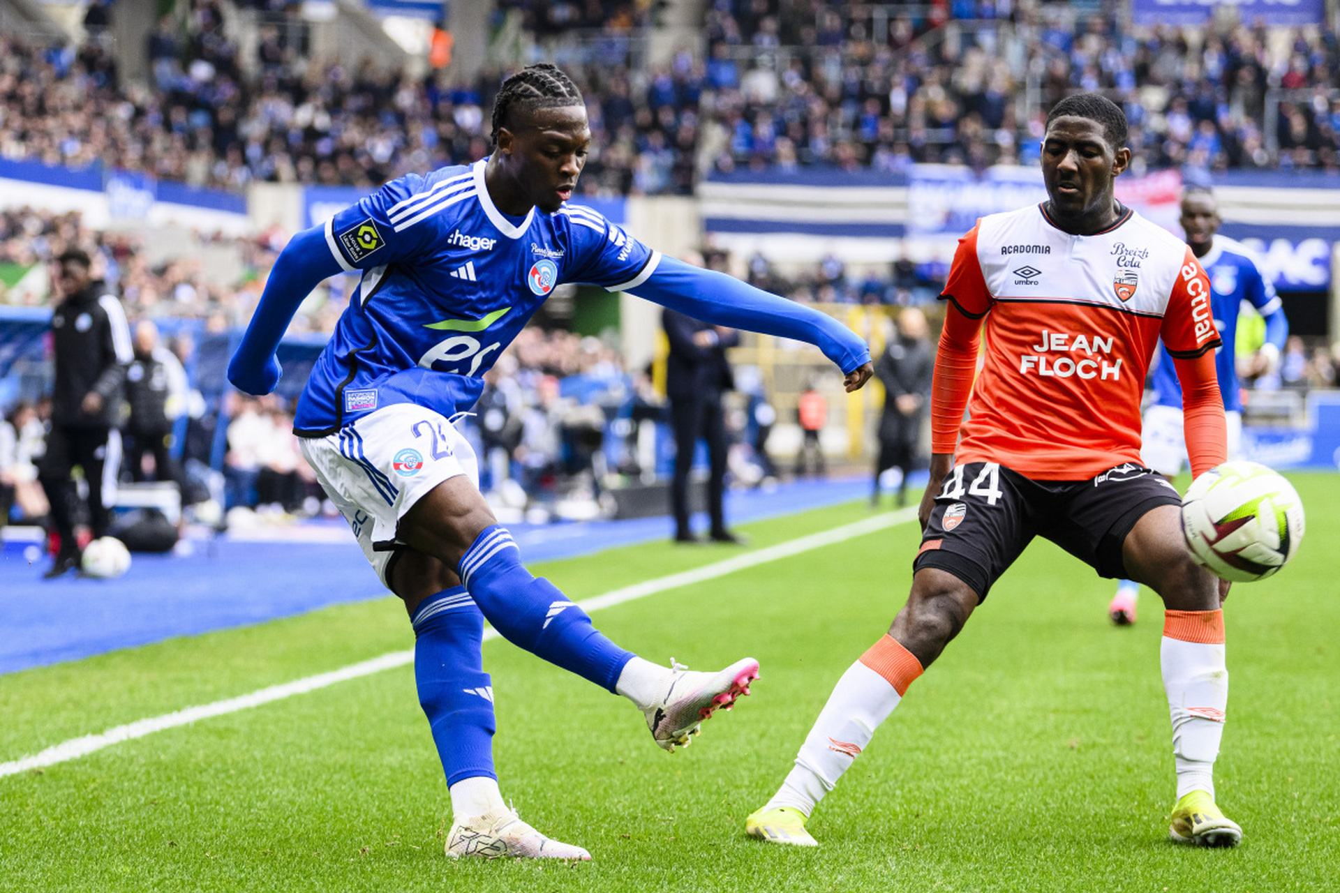 包含圣埃蒂安客场不敌里昂，战绩受阻的词条