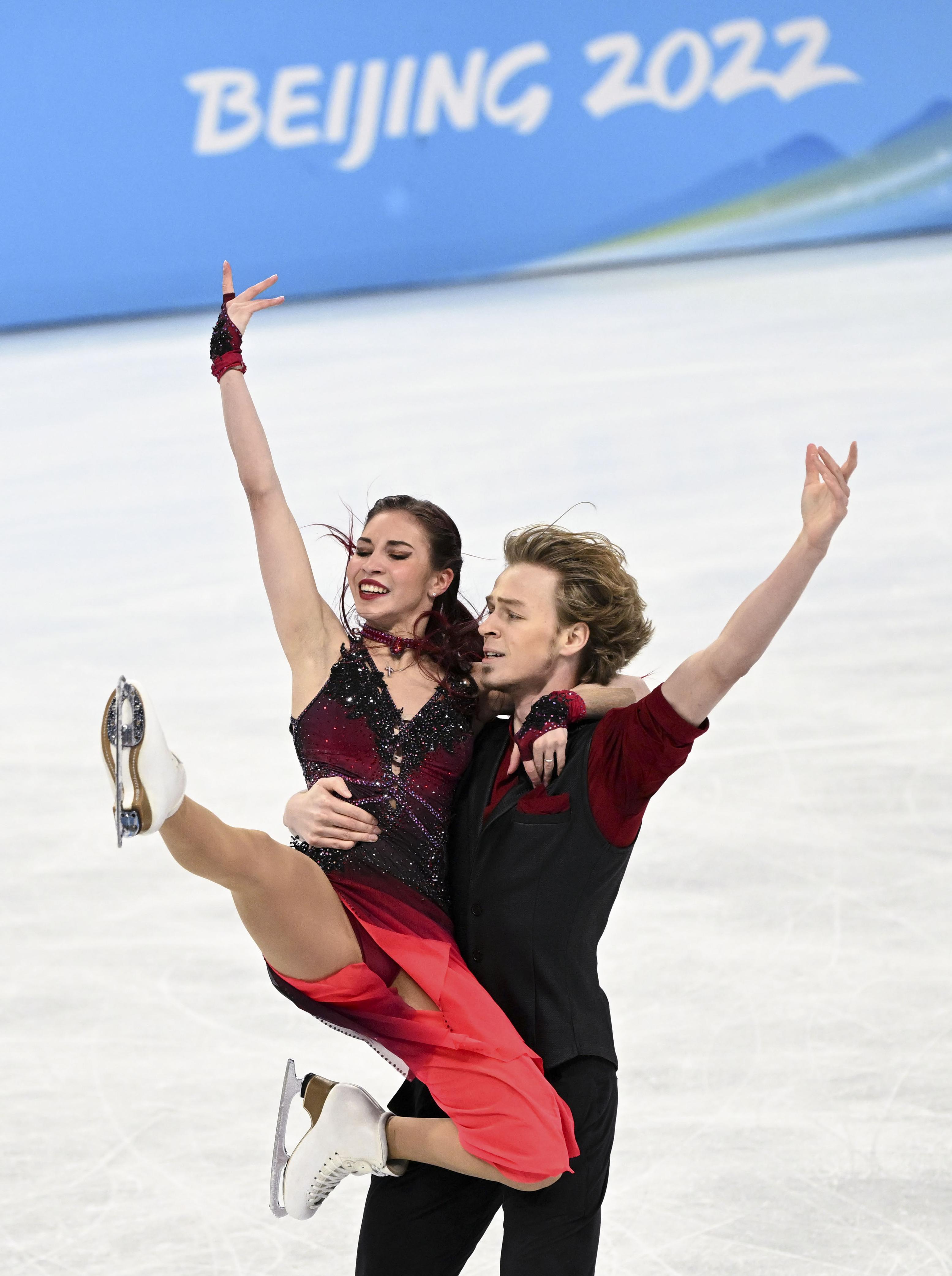 魅力四射：花样滑冰冰上旋风的简单介绍