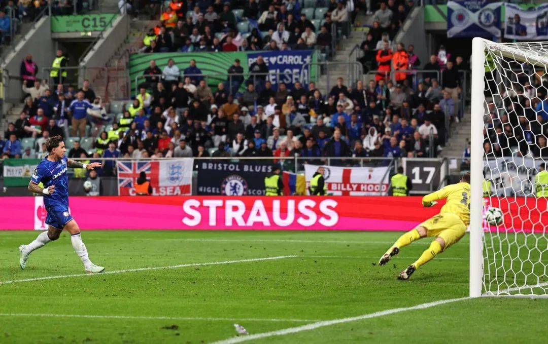 包含实况直播：欧洲顶尖球队激战正酣！的词条