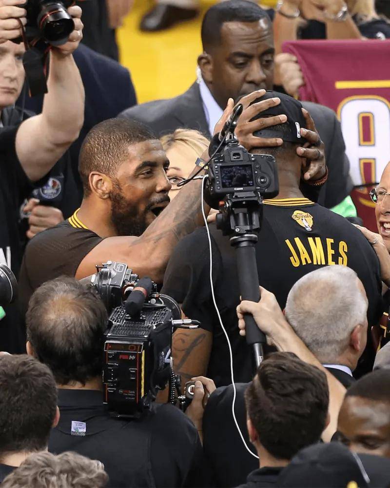 勇士横扫山东队，欧文刷新纪录