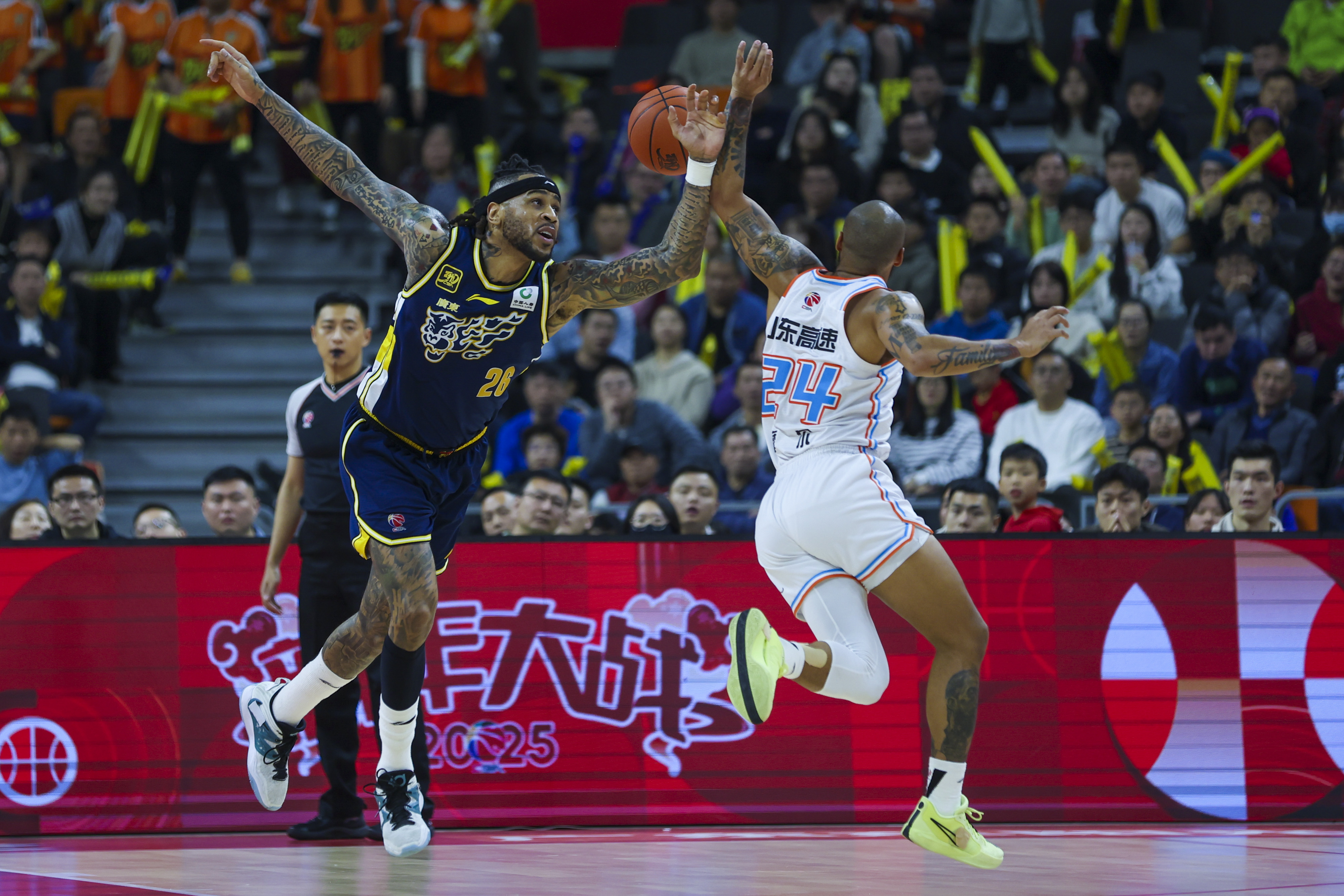 开云体育入口-包含广东队险胜太阳，杜兰特关键制胜的词条