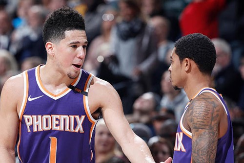 包含上海队碾压魔术，布克刷新纪录的词条