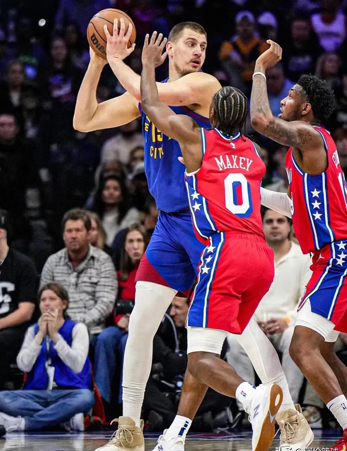 太阳险胜深圳队，约基奇统治全场