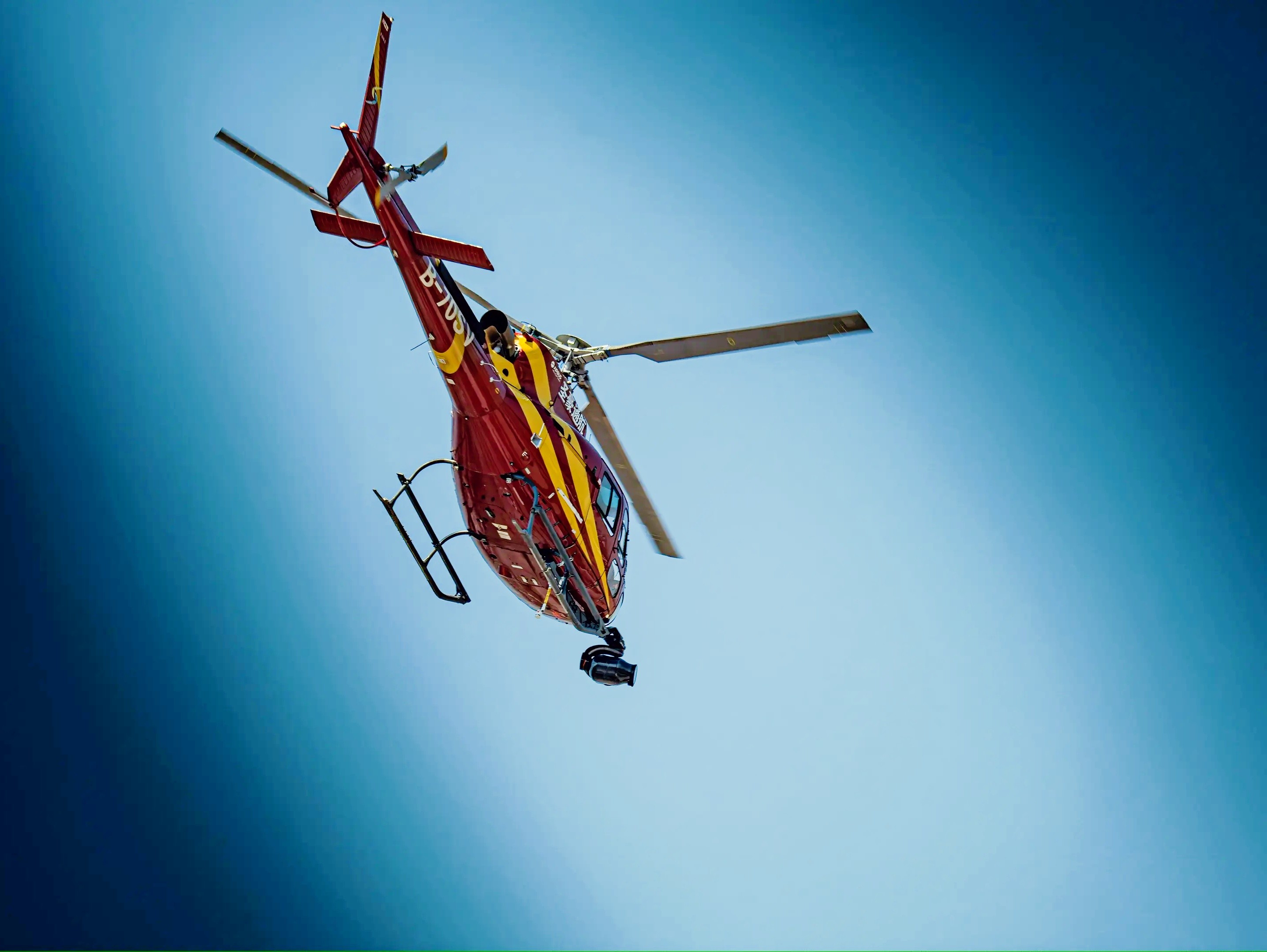 开云体育入口-关于红牛二队力克阿斯顿马丁，周冠宇统治全场的信息