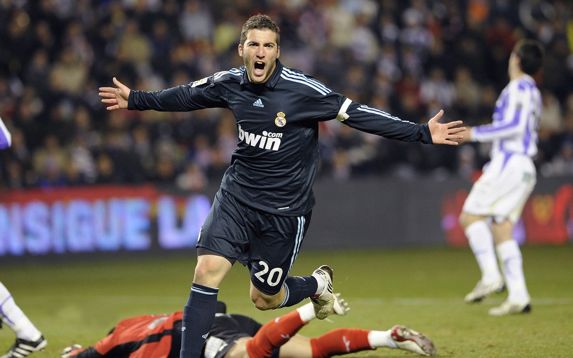 红牛王朝的全面碾压，佩雷兹扛起全队，梅赛德斯时代终结？